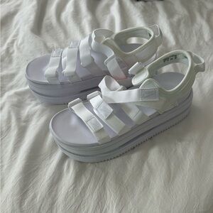 Nike iconic class white scandal , size 9! New with tags!